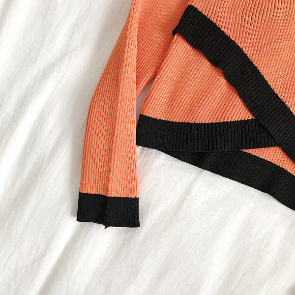 Praegune spitsikaelusega ja pikkade varrukatega naiste pluus kolmes värvitoonis