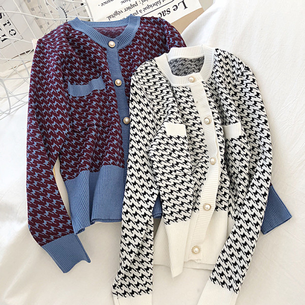 Стилна жилетка в три цвята и джобове