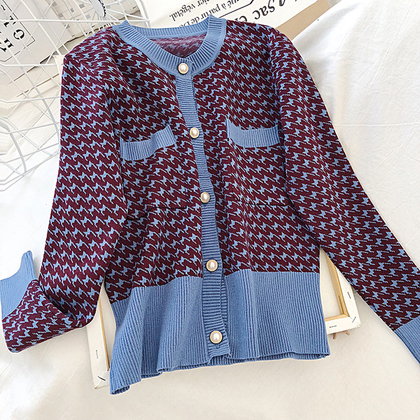 Стилна жилетка в три цвята и джобове