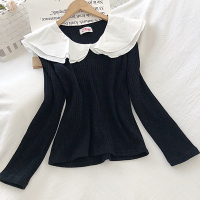 Moodne naiste musta, pruuni ja beeži pluus ovaalse kaelusega