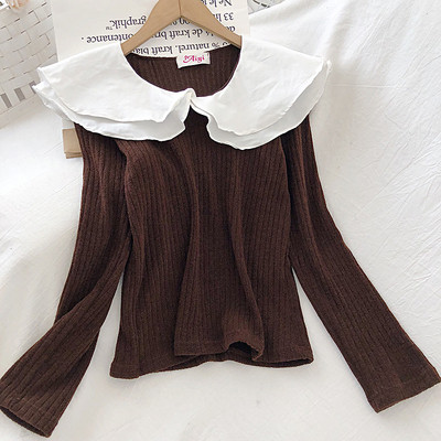 Moodne naiste musta, pruuni ja beeži pluus ovaalse kaelusega