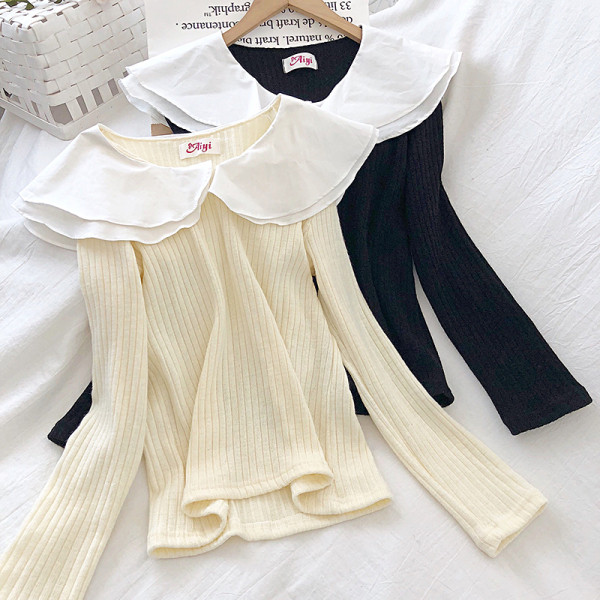 Moodne naiste musta, pruuni ja beeži pluus ovaalse kaelusega