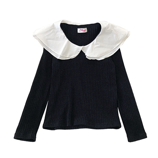 Moodne naiste musta, pruuni ja beeži pluus ovaalse kaelusega