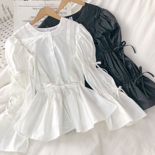 Modern női blúz nyakkendőkkel és gombokkal