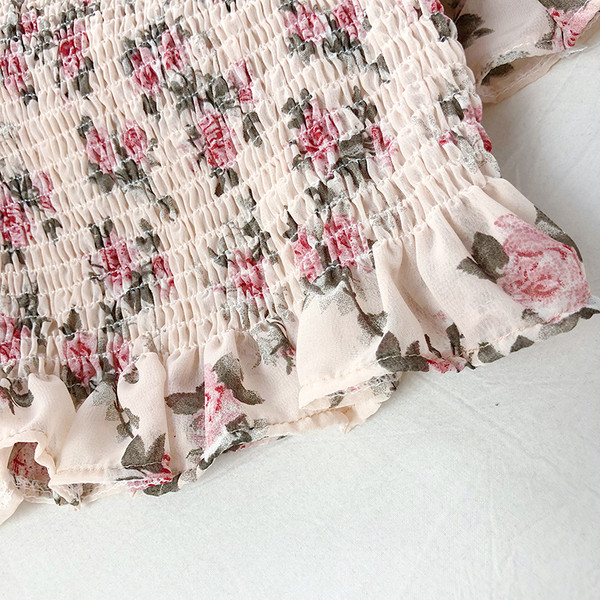 Aktuális női rövid blúz virágmintával három színben