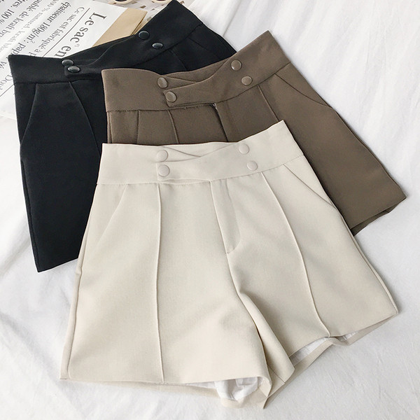 Ženske moderne kratke hlače s visokim strukom i gumbima