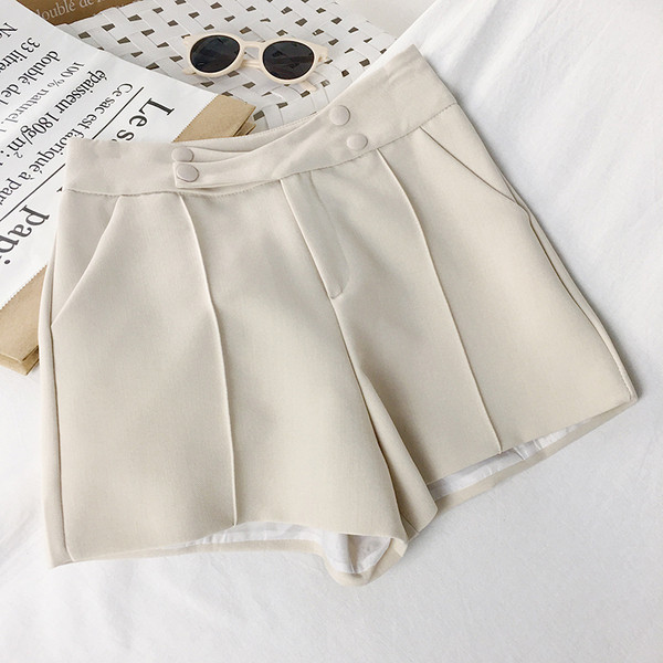 Ženske moderne kratke hlače s visokim strukom i gumbima