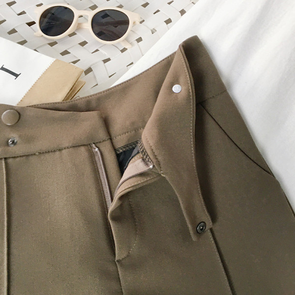 Ženske moderne kratke hlače s visokim strukom i gumbima