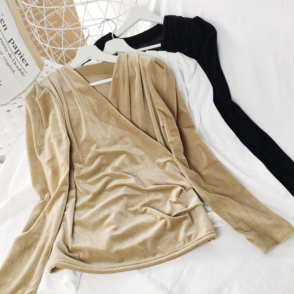 Modern női blúz spitz nyakkivágással és hosszú ujjal