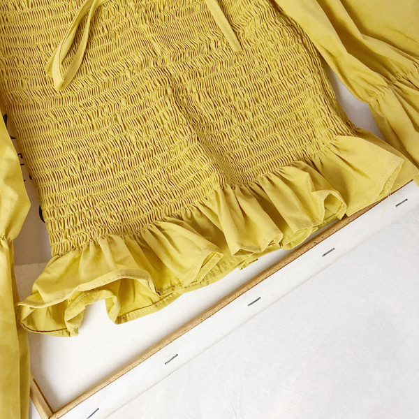 Naiste kollane, must ja valge lipsudega pluus