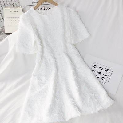 Női aktuális rövid ruha rövid ujjal és ovális nyakkivágással