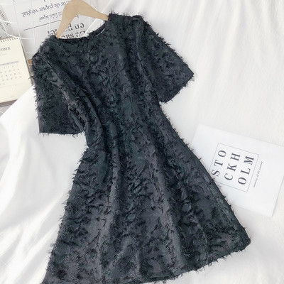 Női aktuális rövid ruha rövid ujjal és ovális nyakkivágással