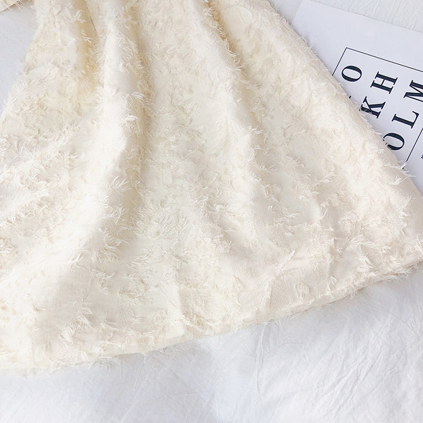 Női aktuális rövid ruha rövid ujjal és ovális nyakkivágással