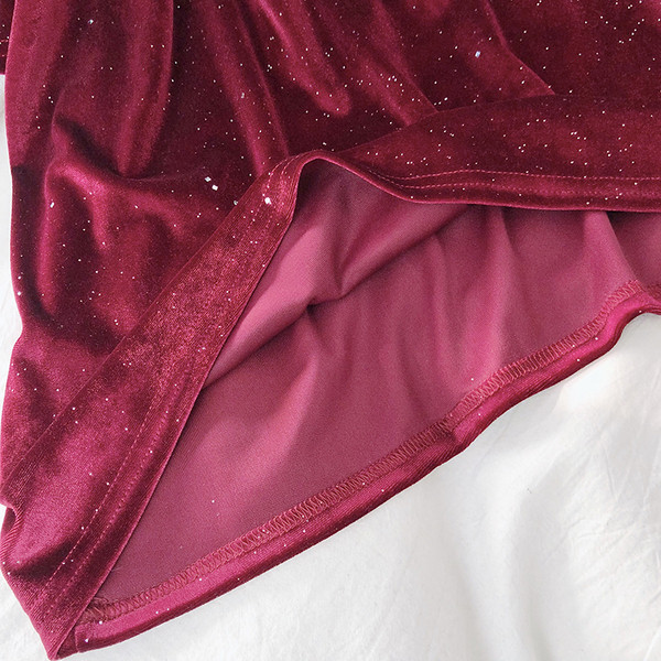 Női aktuális hosszú blúz, rövid ujjú feliratokkal