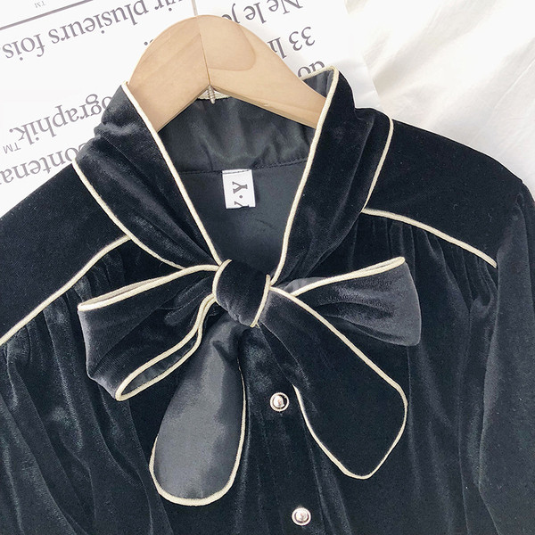 Moderna ženska košulja širokog modela crne boje