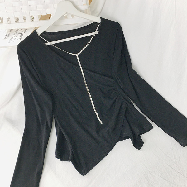 Γυναικεία casual μπλούζα με λαιμόκοψη και μεταλλικό στοιχείο
