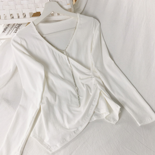 Γυναικεία casual μπλούζα με λαιμόκοψη και μεταλλικό στοιχείο