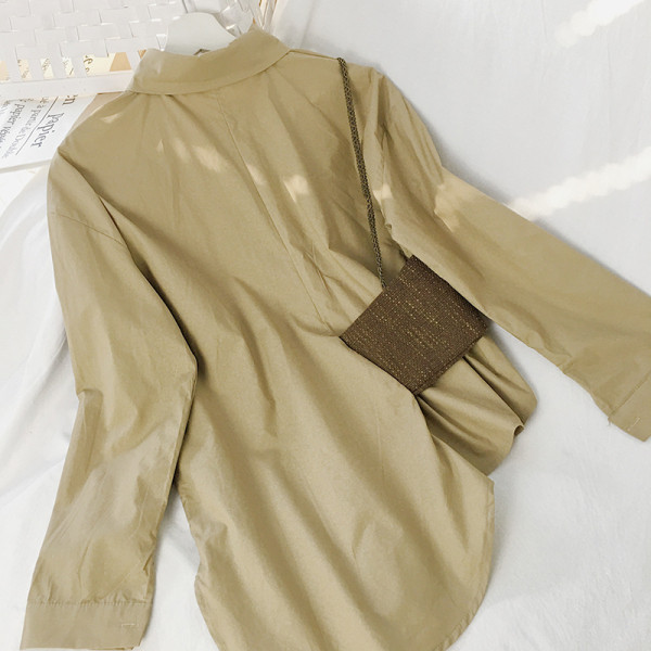 Aszimmetrikus női ing klasszikus gallérral és hosszú ujjal