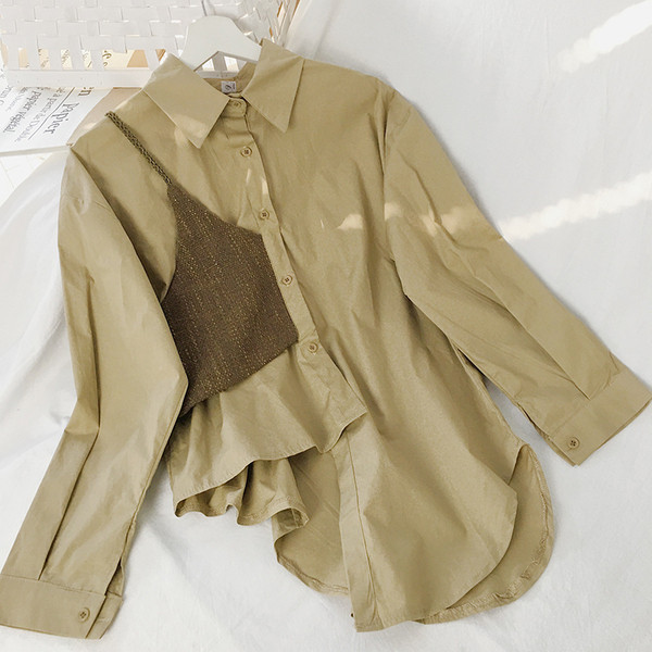 Aszimmetrikus női ing klasszikus gallérral és hosszú ujjal