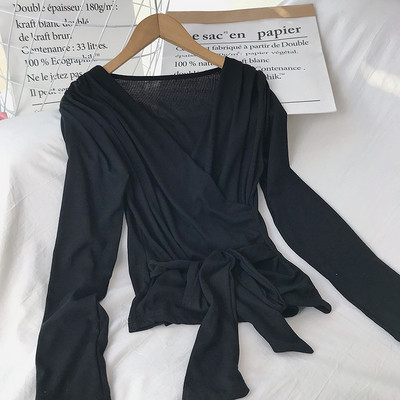 Γυναικεία μπλούζες με μακριά μανίκια και λαιμόκοψη