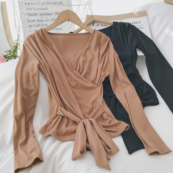 Γυναικεία μπλούζες με μακριά μανίκια και λαιμόκοψη