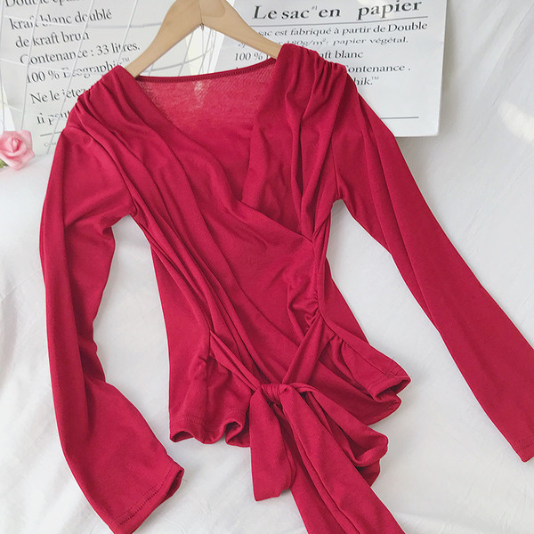 Γυναικεία μπλούζες με μακριά μανίκια και λαιμόκοψη