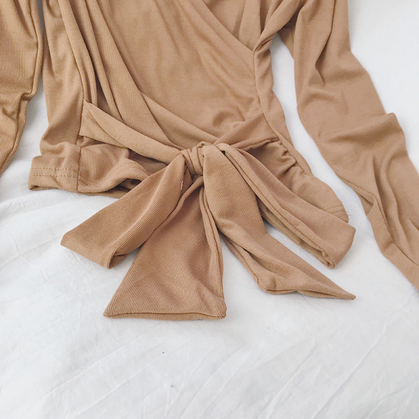 Γυναικεία μπλούζες με μακριά μανίκια και λαιμόκοψη