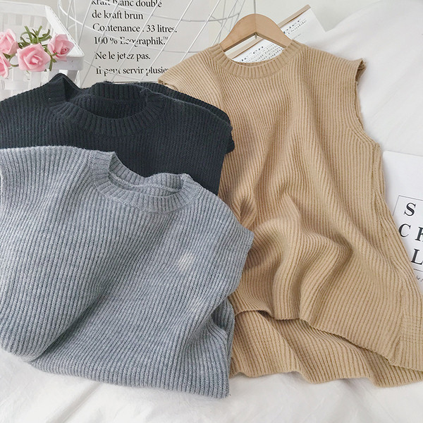 Široki model ženske zimske majice bez rukava s ovalnim izrezom