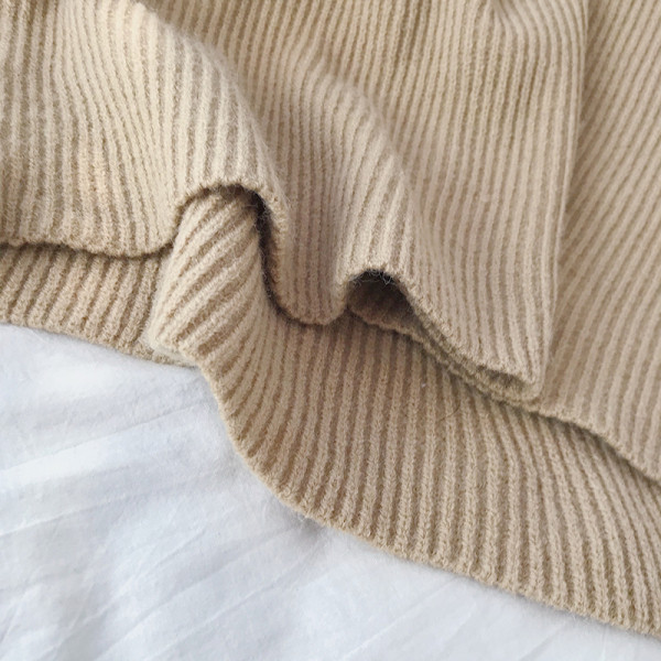 Široki model ženske zimske majice bez rukava s ovalnim izrezom