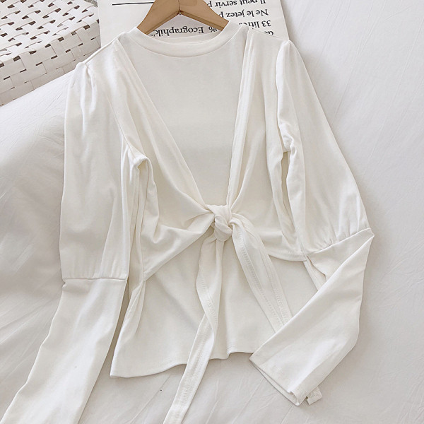 Актуална дамска блуза с дълбоко деколте и дълъг ръкав