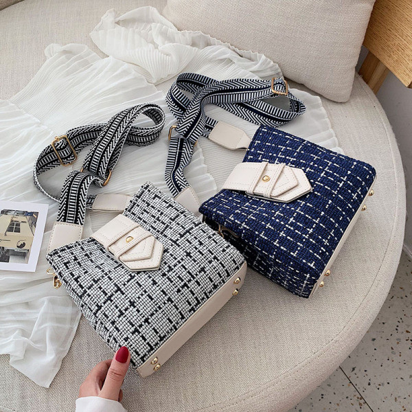 Vabaaja naiste kott luku ja laia õlasangaga