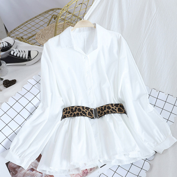 Modern női ing derekán övvel és klasszikus gallérral