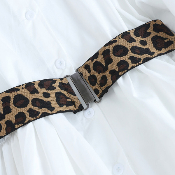 Modern női ing derekán övvel és klasszikus gallérral