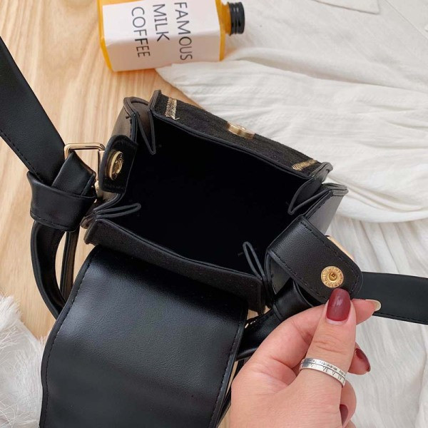 Väike naiste retrokott tikandi ja seemisnahaga