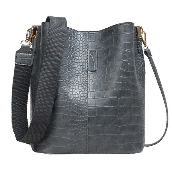 Női bőr táska hosszú váll fogantyúkkal