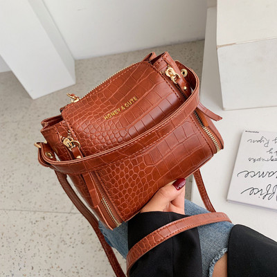 Модерна дамска кожена чанта с ципове