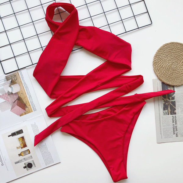 Модерен бански костюм от две части с кръстосани връзки