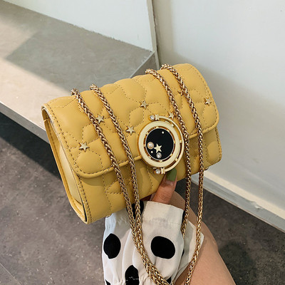 Moderna ženska torba s dugim lancima za rame i metalnim elementima - zvjezdicama