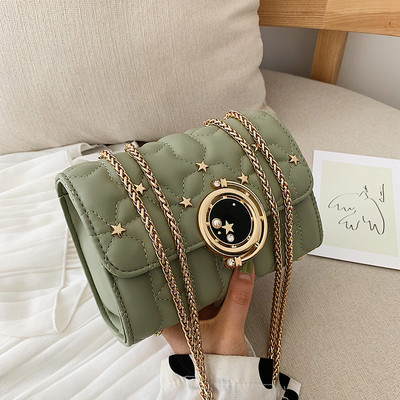 Moderna ženska torba s dugim lancima za rame i metalnim elementima - zvjezdicama