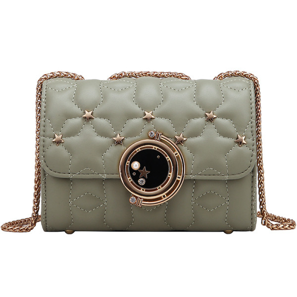 Moderna ženska torba s dugim lancima za rame i metalnim elementima - zvjezdicama