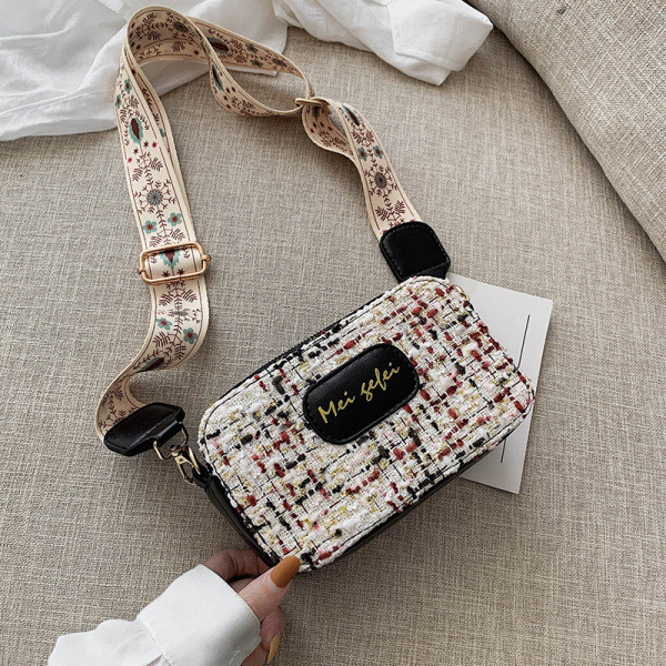 Καθημερινή γυναικεία ορθογώνια τσάντα με φαρδιά λαβή ώμου