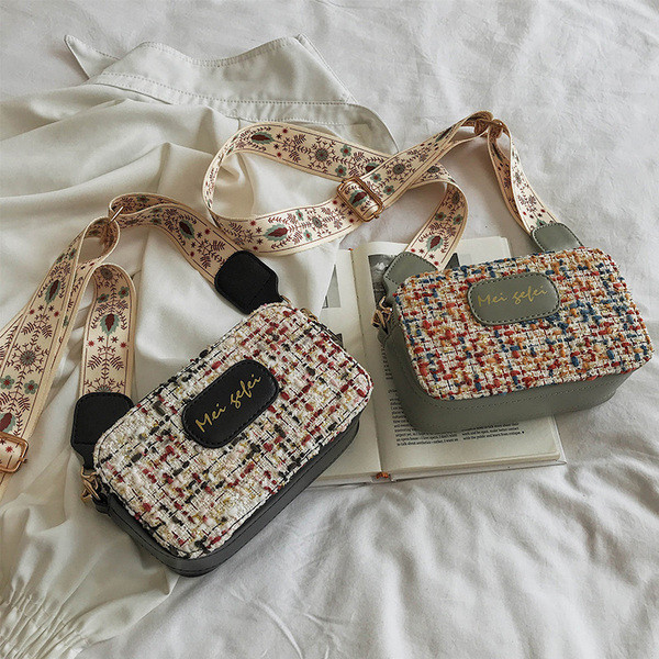 Καθημερινή γυναικεία ορθογώνια τσάντα με φαρδιά λαβή ώμου