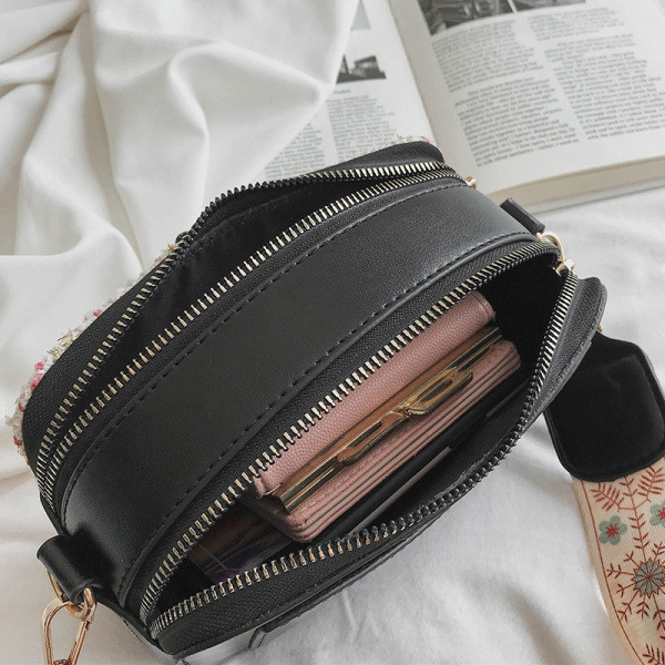 Καθημερινή γυναικεία ορθογώνια τσάντα με φαρδιά λαβή ώμου