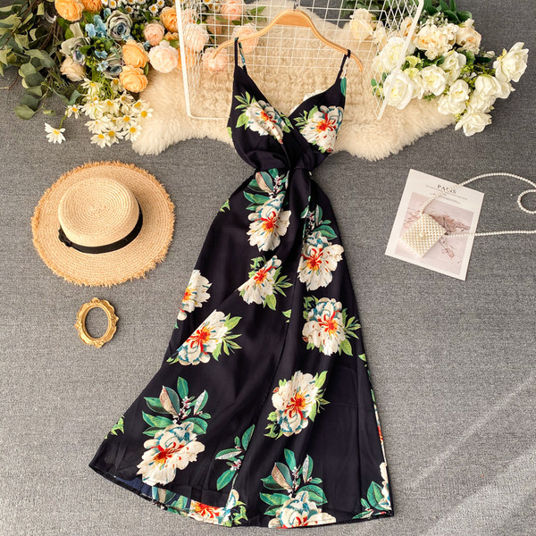 Női hosszú ruha vékony pántokkal, V-nyakú virágmintával