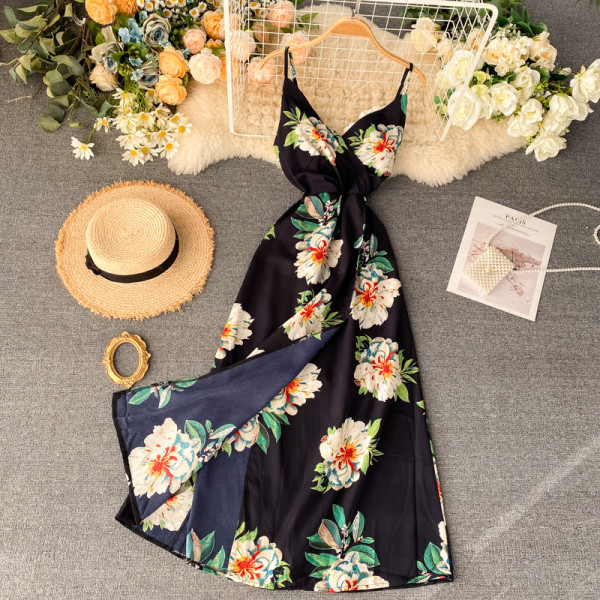 Női hosszú ruha vékony pántokkal, V-nyakú virágmintával