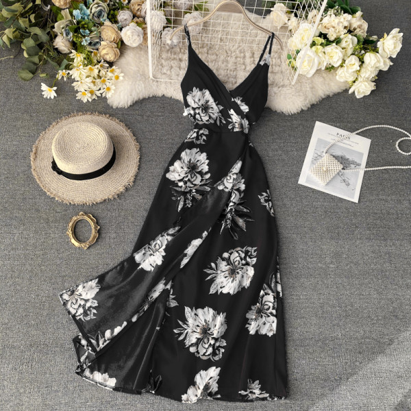 Női hosszú ruha vékony pántokkal, V-nyakú virágmintával