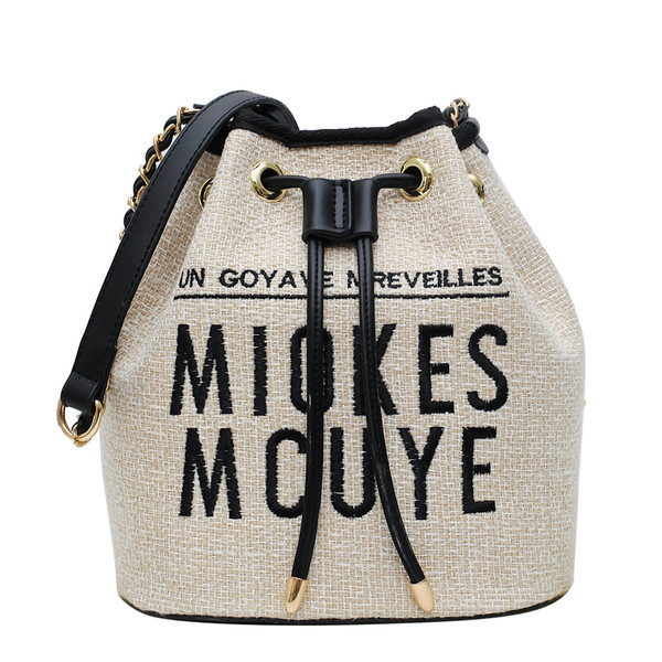 Modern női táska hímzéssel és nyakkendővel