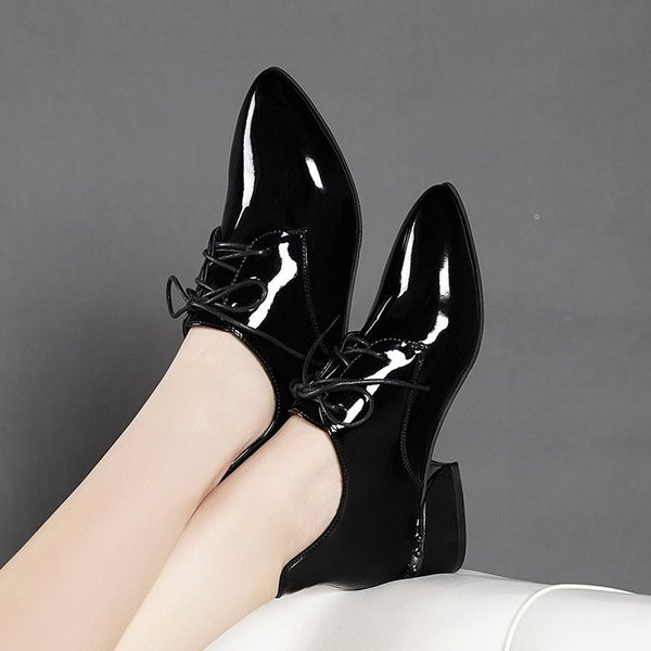 Нов модел ежедневни обувки с връзки и нисък дебел ток от еко кожа