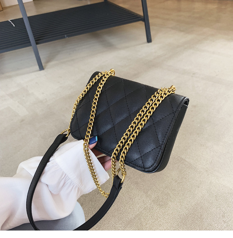 Малка дамска черна чанта с дълга дръжка за рамо 