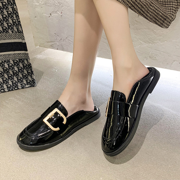 Дамски обувки от еко кожа с катарама и ниска подметка